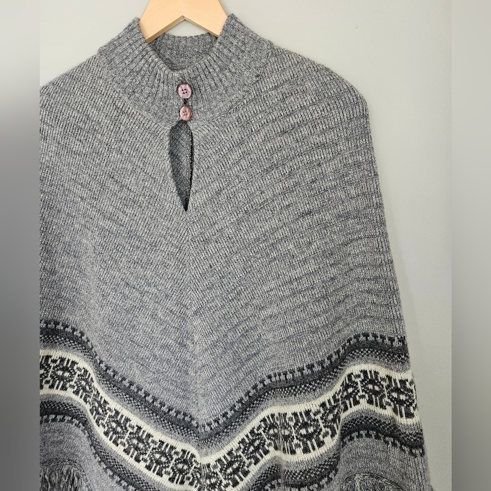 Vintage Wool Puncho by Lady Ann Knits Made  in Canada - Picture 2 of 9